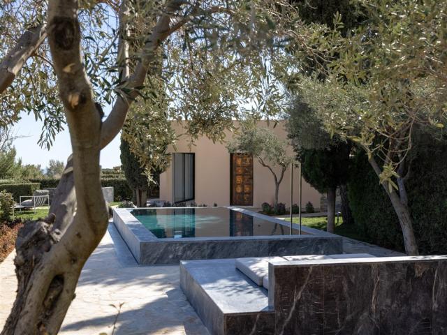 04-Premier-Bungalow-Private-Pool.jpg