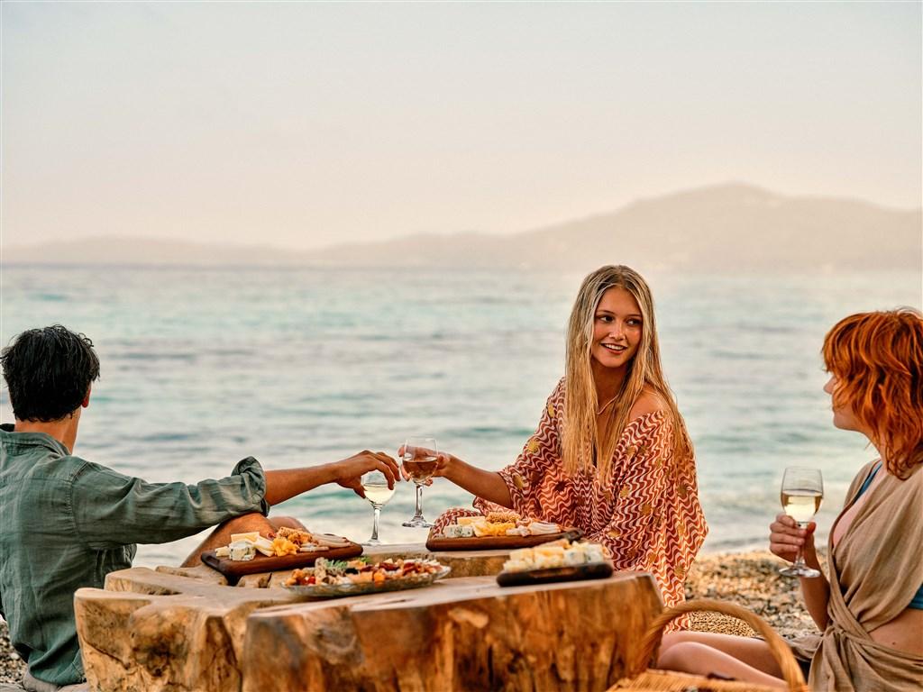 Avali_Barefoot living (1)1.jpg