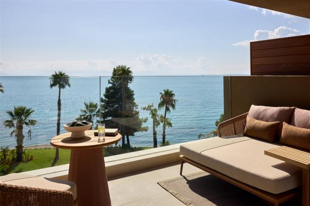 Avali_Deluxe Double Room Front Sea View_303 (2).jpg