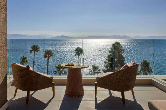 Avali_Rooftop Junior Suite Front Sea View_401 (3).jpg