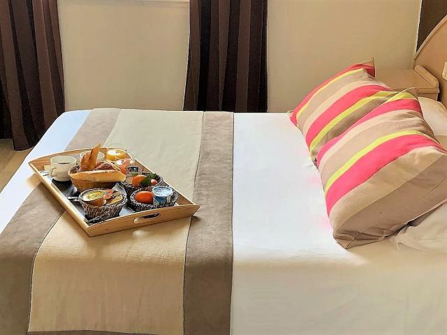 Hotel De Flore Saint Raphael 02