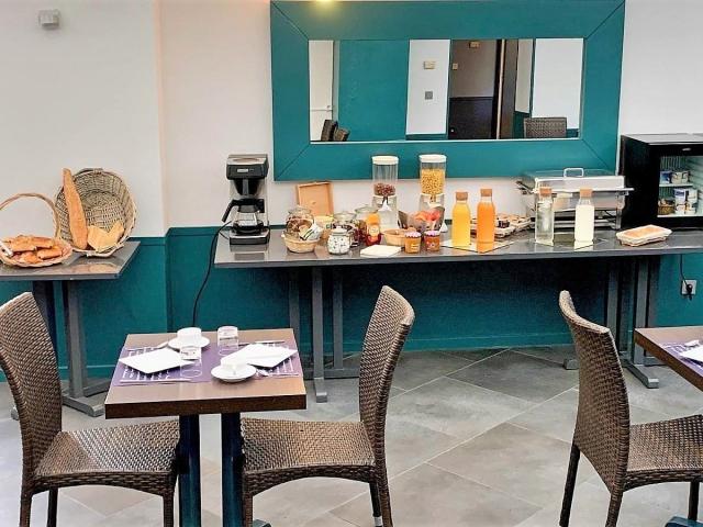 Hotel De Flore Saint Raphael 03