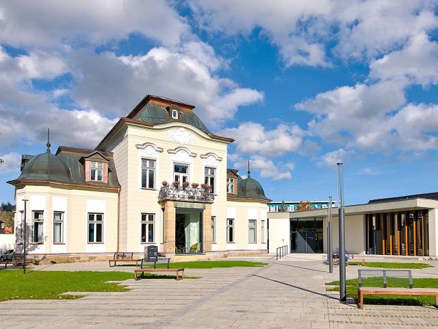 14 11 Rožnov pR Městská knihovna