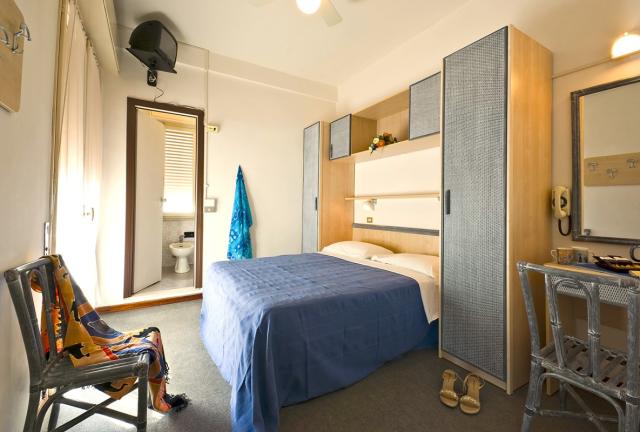 19 Itálie, Cesenatico, hotel PARADOR   pokoj