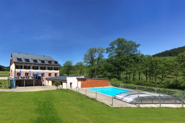 hotel a venkovní bazén