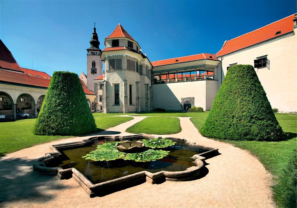 zámek a zámecká zahrada - Zdroj: České dědictví UNESCO