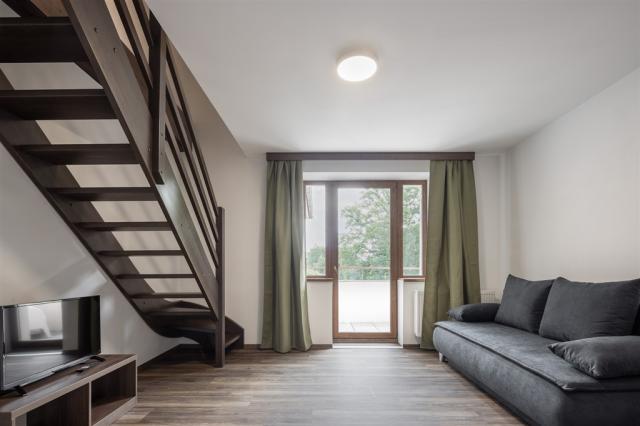 Široký pohled na mezonetový apartmán