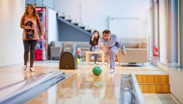 Bowling bar