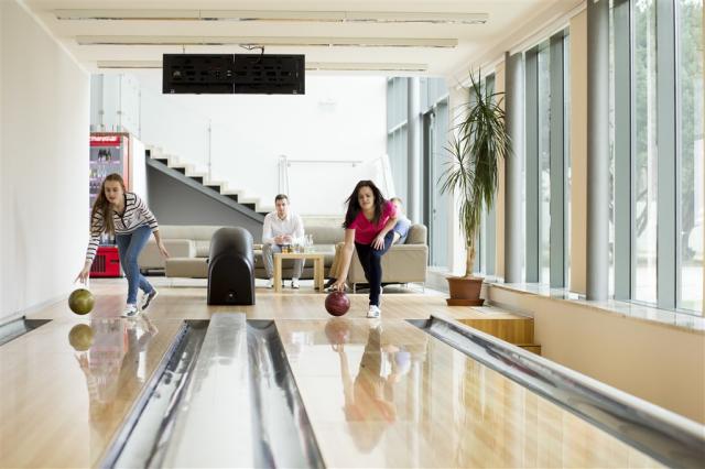 Bowling bar