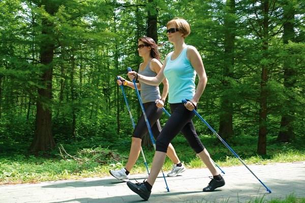 Dvojice na nordic walking