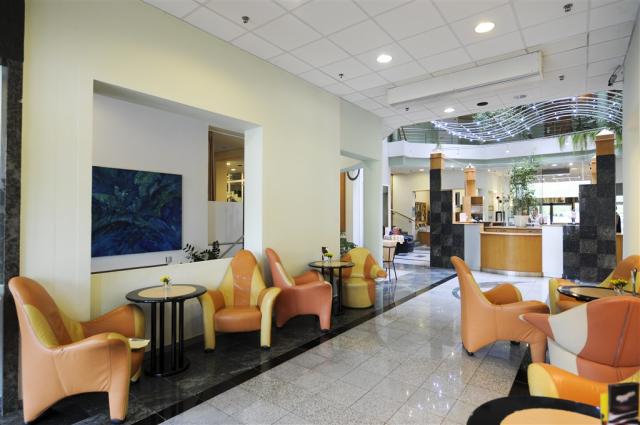 Lobby bar