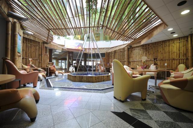 Lobby bar