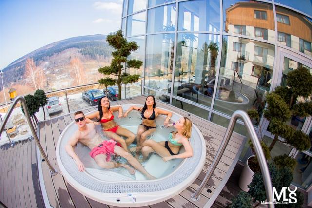 venkovní jacuzzi