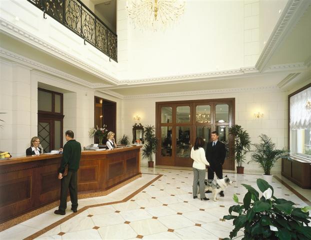 Lobby bar