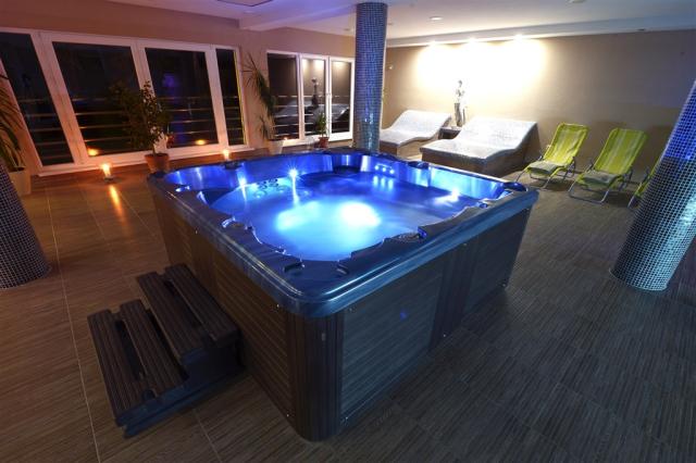 Nové wellness - whirlpool