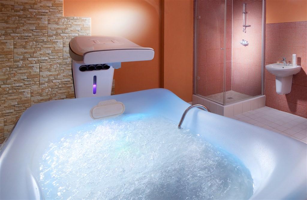 Masážní vana ve wellness Frymburk.