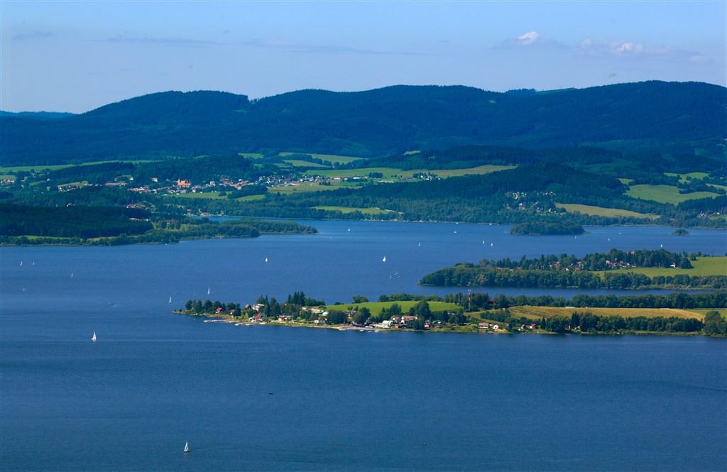 Pohled na přehradu Lipno