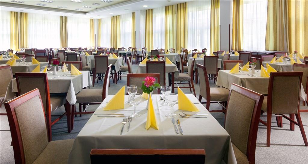 Restaurace hotelu Frymburk.