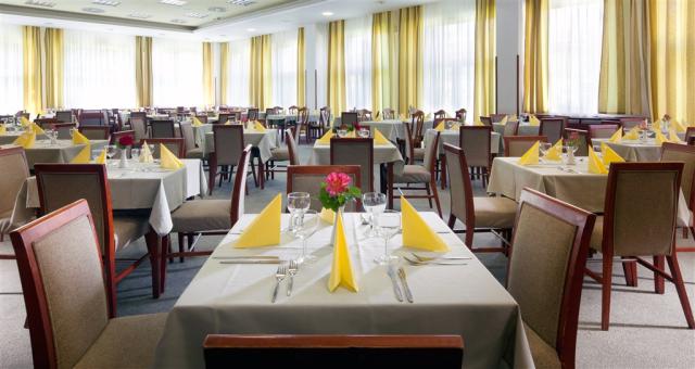 Restaurace hotelu Frymburk.