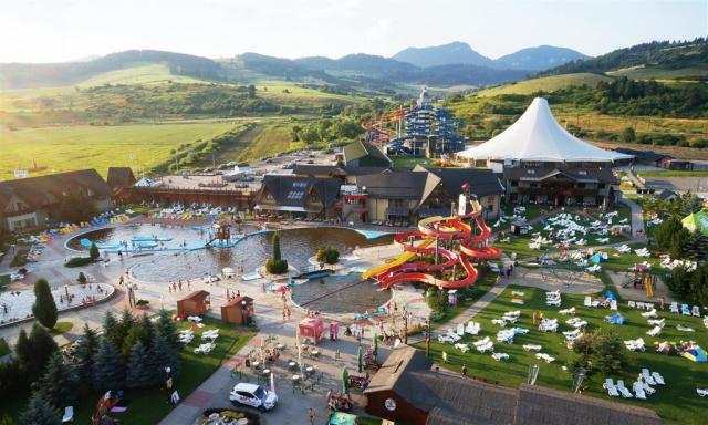 Vodní termální park Bešeňová - letecký pohled