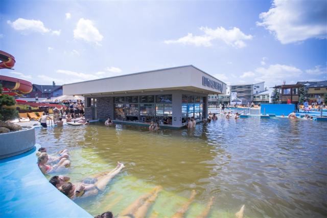 Cosmopolitan pool bar - geotermální celoroční zóna