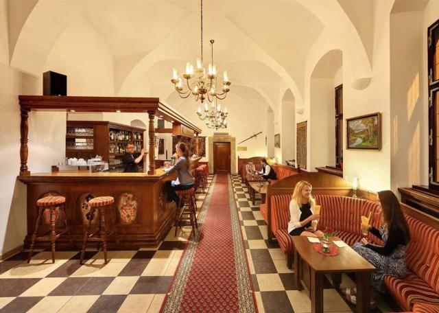 Lobby bar