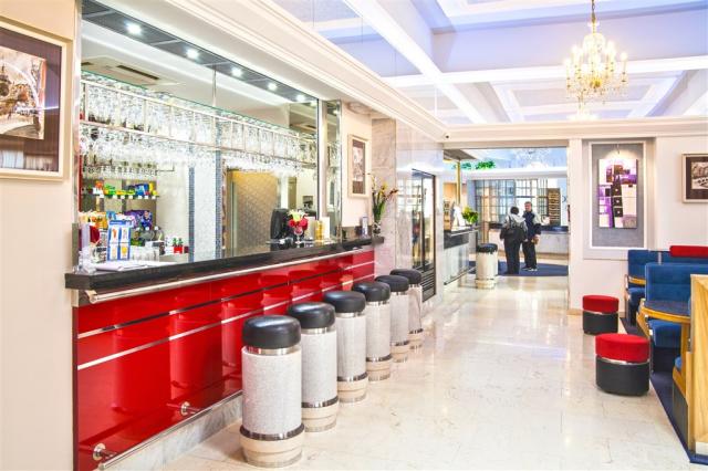 Lobby bar
