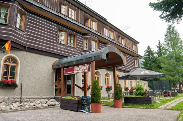 Vstup do hotelu ALPSKÝ HOTEL