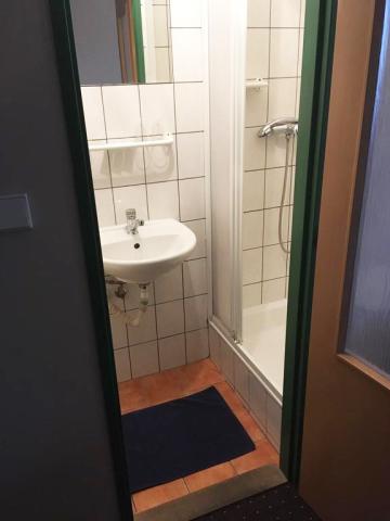 3 - lůžkový pokoj, koupelna
