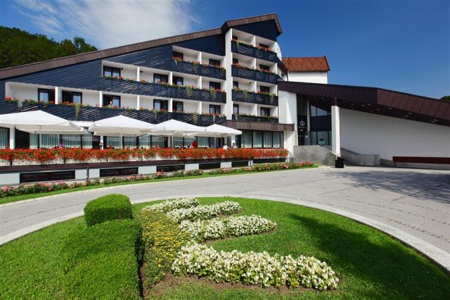 Čelní pohled na hotel Breza.