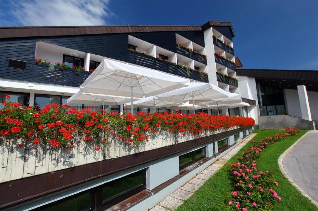 Boční pohled na hotel Breza.
