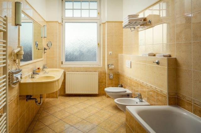 Prostor koupelny v hotelu Imperial
