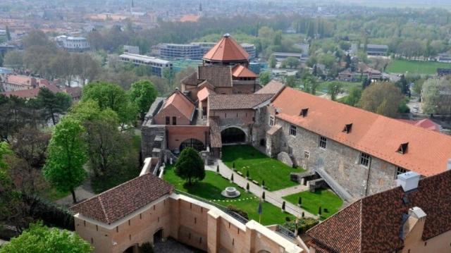 ZÁMEK ESZTERGOM