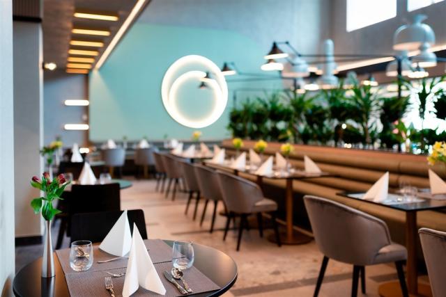 Restaurace East wing