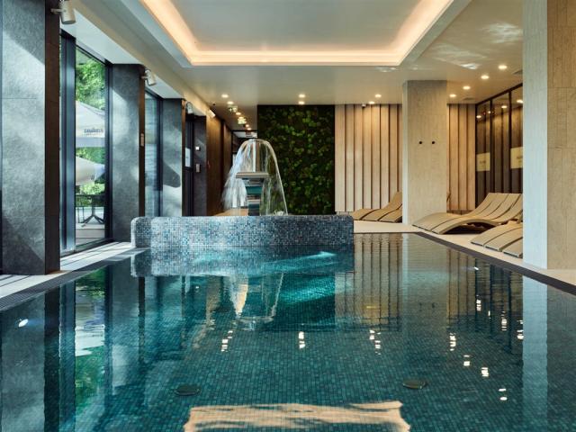 Pohled na bazén v hotelu BERGO RESORT & SPA