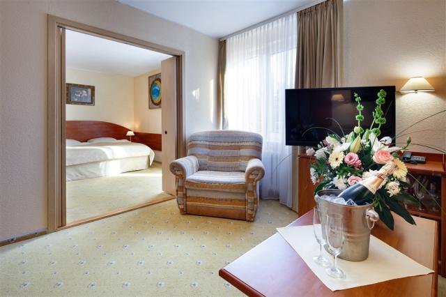 Pohled na obývací pokoj hotelu WODNIK HOTEL & SPA