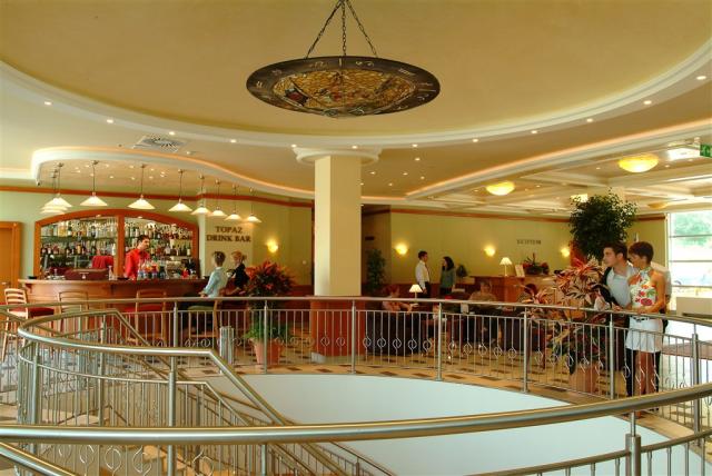 Lobby bar