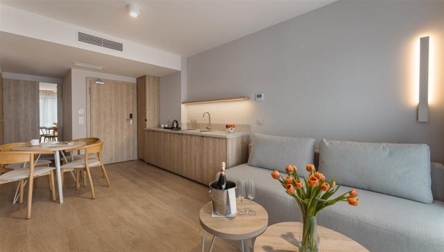JUNIOR SUITE