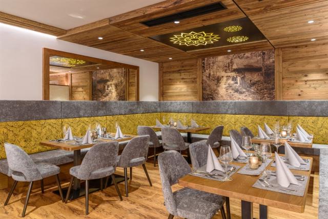 Restaurace v hotelu Wagrainerhof (70 m)