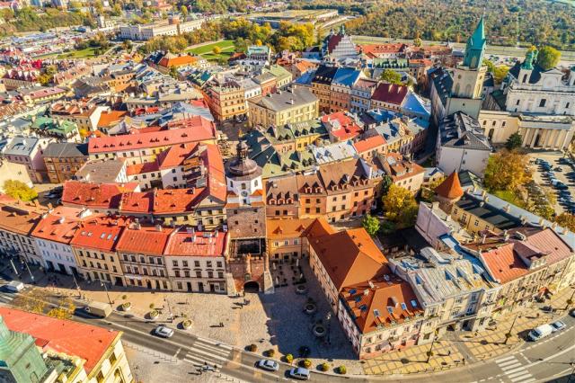 Letecký pohled na staré město v Lublinu. V popředí Krakovská br