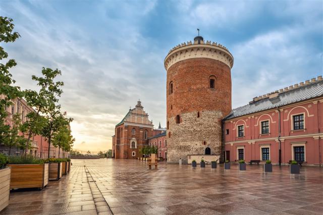Královský hrad v Lublinu - vnitřní nádvoří s věží a kaplí Nejsv