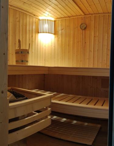 Uvnitř parní sauny hotelu NAT