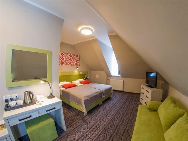 Pohled na podkrovní pokoj hotelu