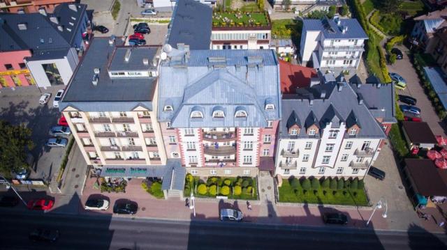 Horní pohled z dronu na komplex hotelu NAT