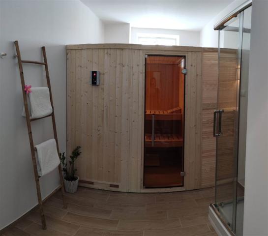 Přední pohled na saunu hotelu NAT