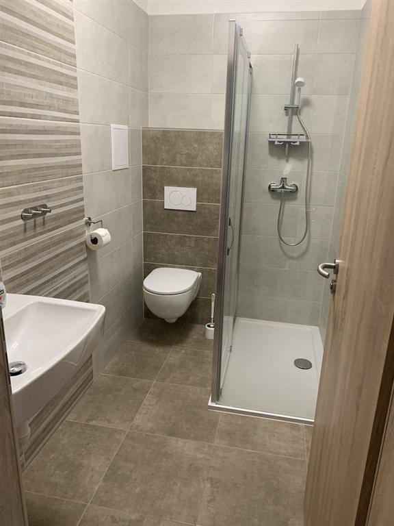 Pohled na koupelnu v hotelu MANĚTÍN