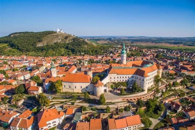 Mikulov a zámek, zdroj Agentura m-ARK Olomouc
