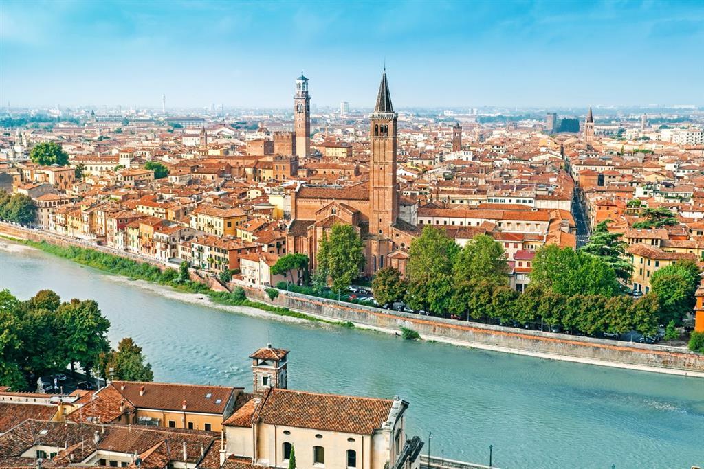 Verona má dnes asi 250 000 a patří mezi nejbohatší italská měst