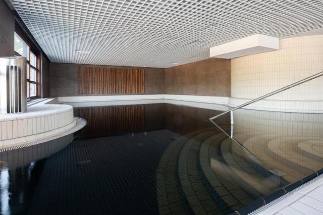 Bazénový komplex Terme 3000 – bazén s černou termální vodou