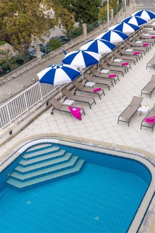 Bazén u hotelu Komodor***